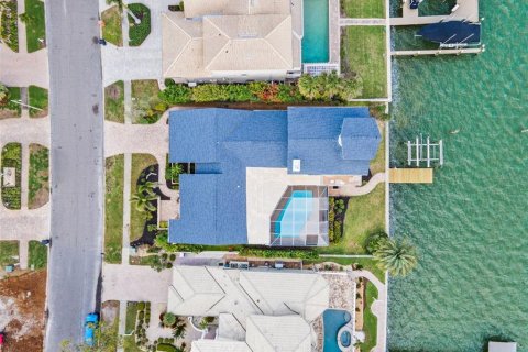 House in Clearwater, Florida 4 bedrooms, 394.28 sq.m. № 1546548 - photo 4