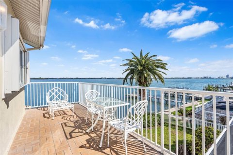 House in Clearwater, Florida 4 bedrooms, 394.28 sq.m. № 1546548 - photo 27