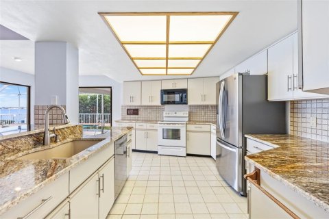 House in Clearwater, Florida 4 bedrooms, 394.28 sq.m. № 1546548 - photo 10