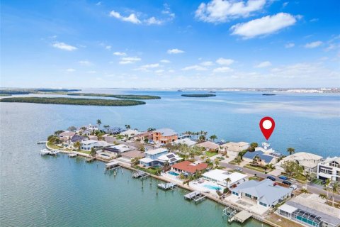House in Clearwater, Florida 4 bedrooms, 394.28 sq.m. № 1546548 - photo 6