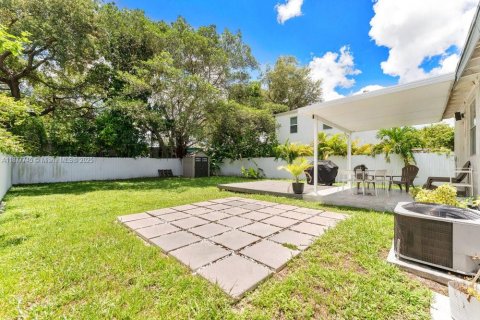 House in Miami, Florida 3 bedrooms, 109.44 sq.m. № 2013949 - photo 26