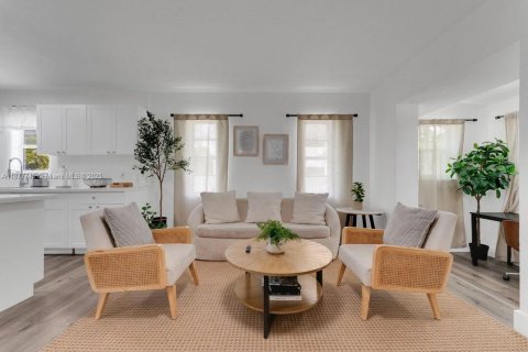 House in Miami, Florida 3 bedrooms, 109.44 sq.m. № 2013949 - photo 4