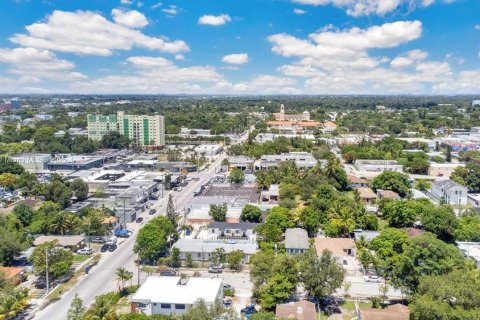 House in Miami, Florida 3 bedrooms, 109.44 sq.m. № 2013949 - photo 29