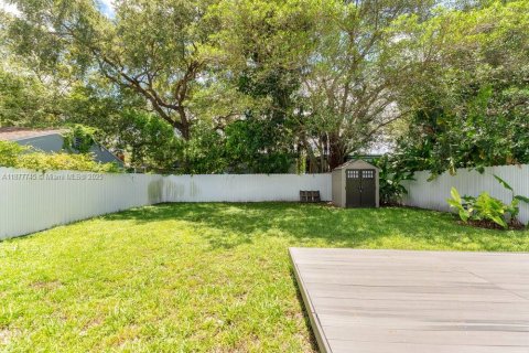 House in Miami, Florida 3 bedrooms, 109.44 sq.m. № 2013949 - photo 25