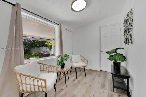 House in Miami, Florida 3 bedrooms, 109.44 sq.m. № 2013949 - photo 19