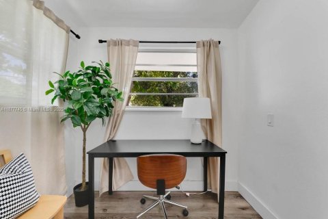 House in Miami, Florida 3 bedrooms, 109.44 sq.m. № 2013949 - photo 20