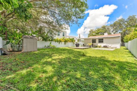 House in Miami, Florida 3 bedrooms, 109.44 sq.m. № 2013949 - photo 24