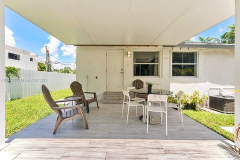 House in Miami, Florida 3 bedrooms, 109.44 sq.m. № 2013949 - photo 21