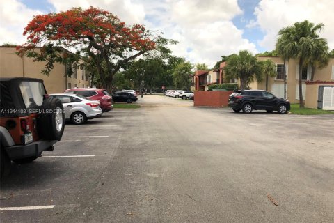 Condo in Miami, Florida, 1 bedroom  № 2003424 - photo 22