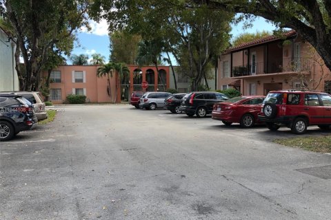 Condo in Miami, Florida, 1 bedroom  № 2003424 - photo 16