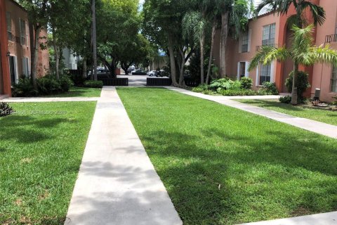 Condo in Miami, Florida, 1 bedroom  № 2003424 - photo 20