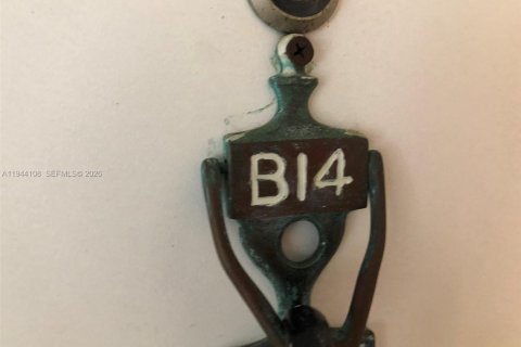 Condo in Miami, Florida, 1 bedroom  № 2003424 - photo 23