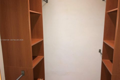 Condo in Miami, Florida, 1 bedroom  № 2003424 - photo 10