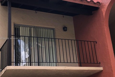 Condo in Miami, Florida, 1 bedroom  № 2003424 - photo 7