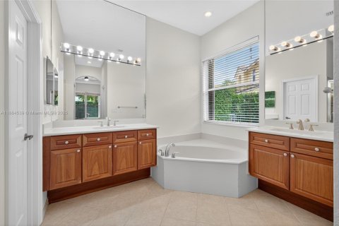 Villa ou maison à vendre à Weston, Floride: 5 chambres, 294.87 m2 № 1930196 - photo 17