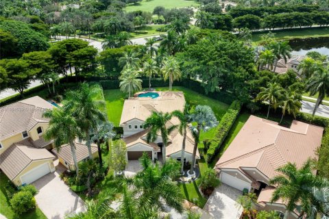 Villa ou maison à vendre à Weston, Floride: 5 chambres, 294.87 m2 № 1930196 - photo 1