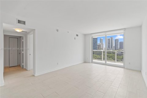 Condominio en venta en Miami, Florida, 2 dormitorios, 88.35 m2 № 2149255 - foto 14