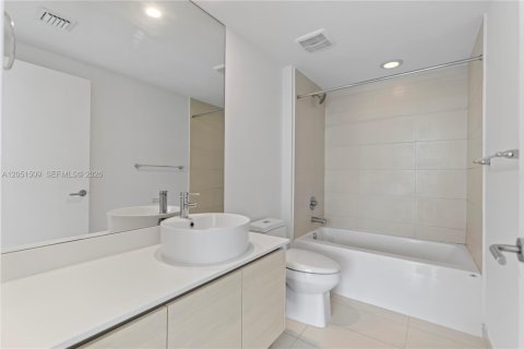 Condominio en venta en Miami, Florida, 2 dormitorios, 88.35 m2 № 2149255 - foto 11