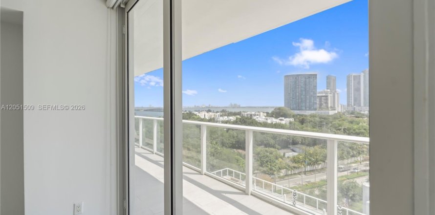 Condominio en Miami, Florida, 2 dormitorios № 2149255