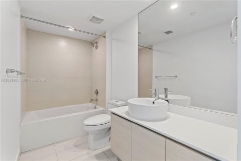 Condominio en venta en Miami, Florida, 2 dormitorios, 88.35 m2 № 2149255 - foto 12