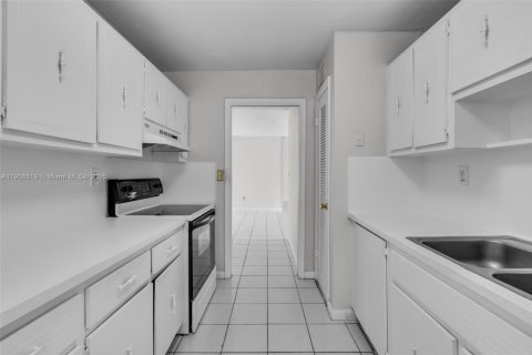 Купить кондоминиум в Хайалиа, Флорида 2 спальни, 101.73м2, № 1965870 - фото 10