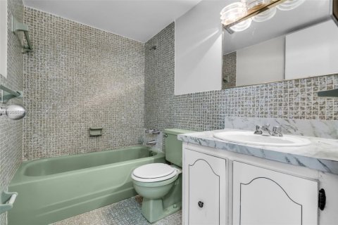 Купить кондоминиум в Хайалиа, Флорида 2 спальни, 101.73м2, № 1965870 - фото 12