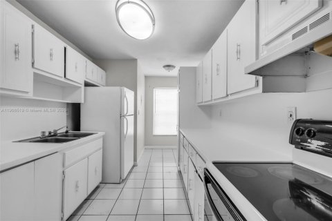 Купить кондоминиум в Хайалиа, Флорида 2 спальни, 101.73м2, № 1965870 - фото 9