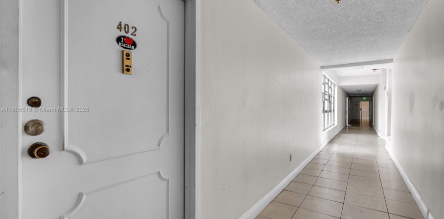 Кондоминиум с 2 спальнями в Хайалиа, Флорида № 1965870