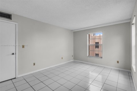 Купить кондоминиум в Хайалиа, Флорида 2 спальни, 101.73м2, № 1965870 - фото 16