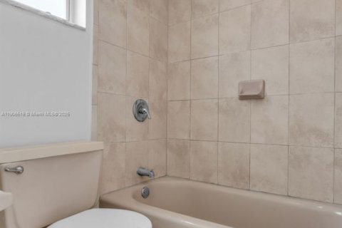 Купить кондоминиум в Хайалиа, Флорида 2 спальни, 101.73м2, № 1965870 - фото 19