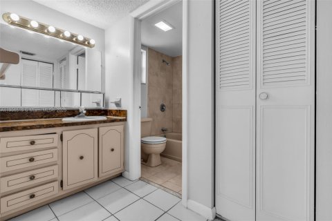 Купить кондоминиум в Хайалиа, Флорида 2 спальни, 101.73м2, № 1965870 - фото 18