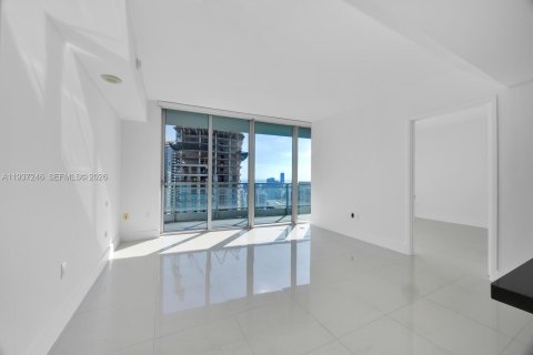 Condo in Miami, Florida, 2 bedrooms  № 1996085 - photo 2