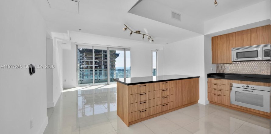 Condo in Miami, Florida, 2 bedrooms  № 1996085