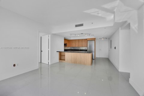 Condo in Miami, Florida, 2 bedrooms  № 1996085 - photo 4