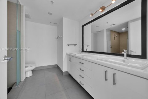 Condo in Miami, Florida, 2 bedrooms  № 1996085 - photo 13