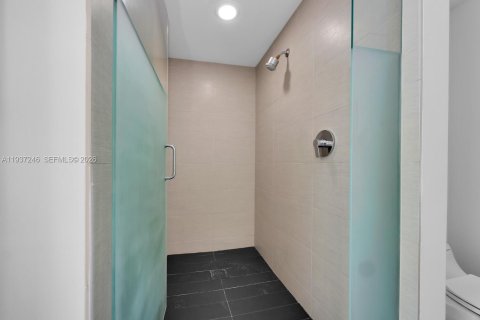 Condo in Miami, Florida, 2 bedrooms  № 1996085 - photo 14