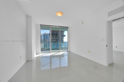 Condo in Miami, Florida, 2 bedrooms  № 1996085 - photo 12