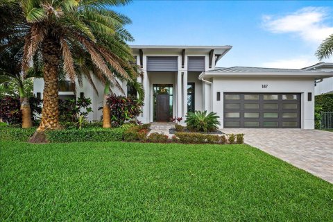 House in Jupiter, Florida 3 bedrooms, 235.6 sq.m. № 2187616