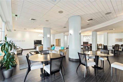 Condominio en venta en Hollywood, Florida, 1 dormitorio, 81.2 m2 № 1985088 - foto 22