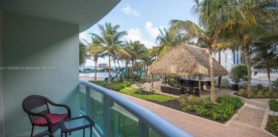 Condominio en Hollywood, Florida, 1 dormitorio № 1985088