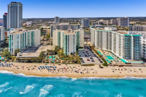 Condominio en venta en Hollywood, Florida, 1 dormitorio, 81.2 m2 № 1985088 - foto 14