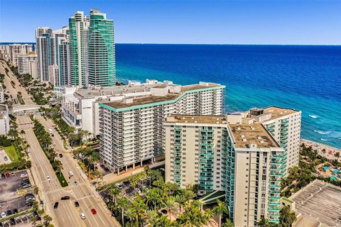 Condominio en venta en Hollywood, Florida, 1 dormitorio, 81.2 m2 № 1985088 - foto 15