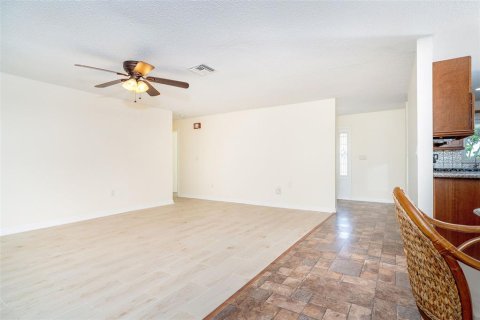 Villa ou maison à vendre à Port Charlotte, Floride: 3 chambres, 140.75 m2 № 1743036 - photo 4