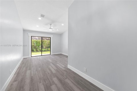 Adosado en alquiler en Sunrise, Florida, 2 dormitorios, 83.52 m2 № 1995130 - foto 3