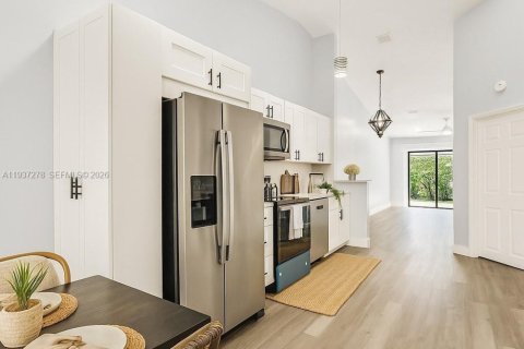 Adosado en alquiler en Sunrise, Florida, 2 dormitorios, 83.52 m2 № 1995130 - foto 4