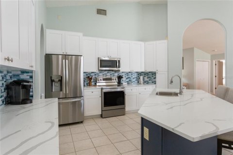 House in New Port Richey, Florida 4 bedrooms, 190.26 sq.m. № 1742786 - photo 14