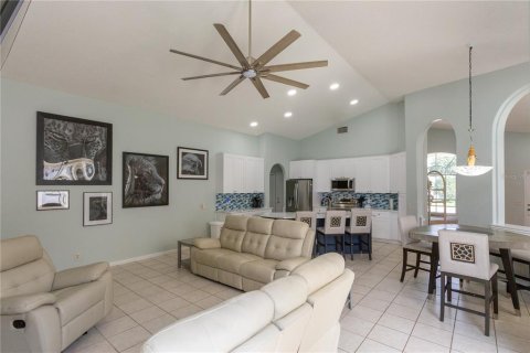 House in New Port Richey, Florida 4 bedrooms, 190.26 sq.m. № 1742786 - photo 11