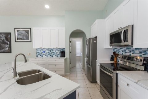 House in New Port Richey, Florida 4 bedrooms, 190.26 sq.m. № 1742786 - photo 9