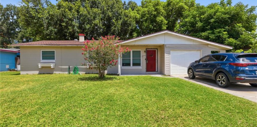 House in Orlando, Florida 3 bedrooms, 101.45 sq.m. № 2310426
