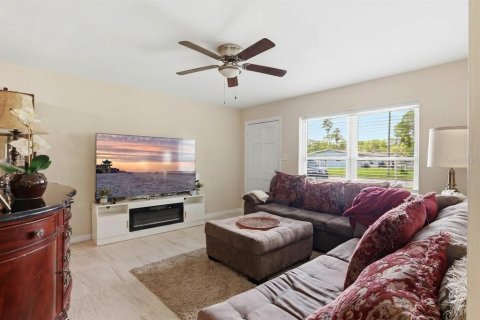 House in Orlando, Florida 3 bedrooms, 101.45 sq.m. № 2310426 - photo 2